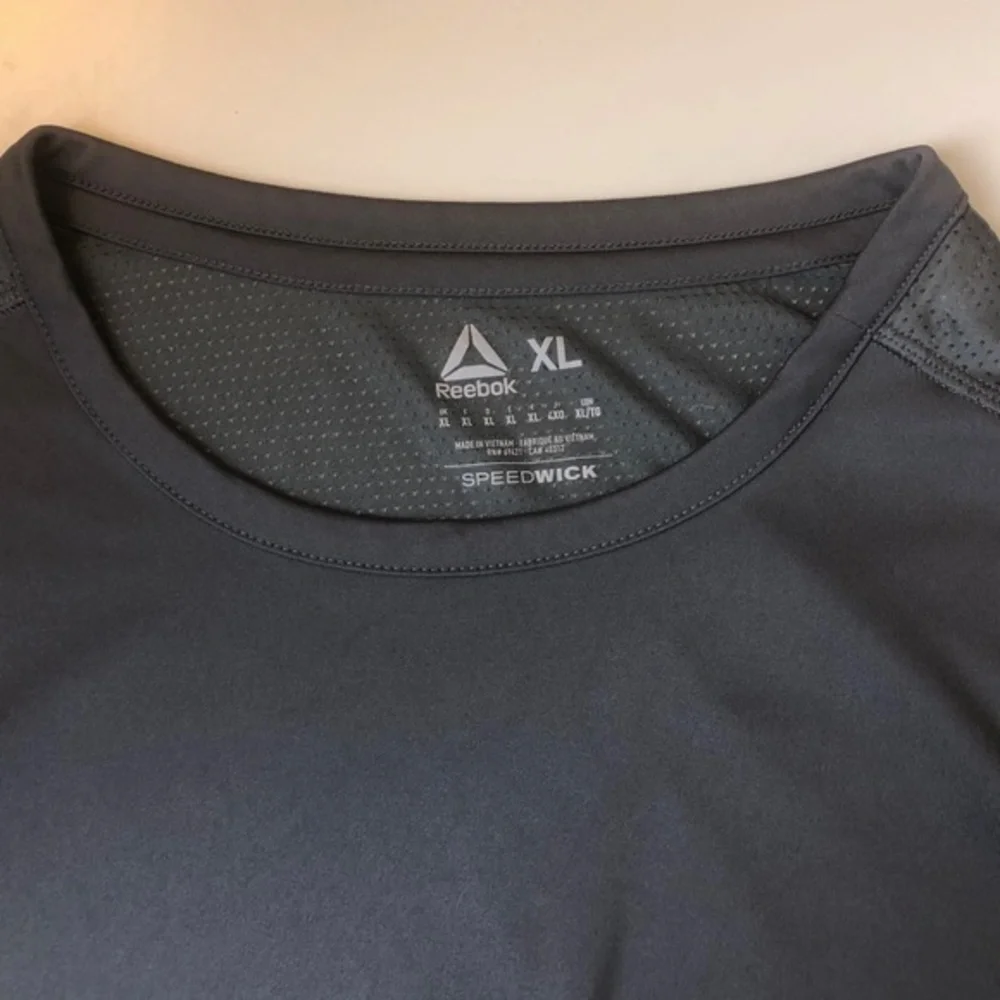 Reebok Gray Speedwick Tee T-shirt Top ((size XL))